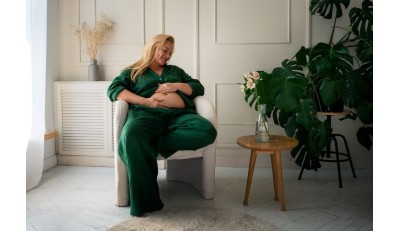 Zimowe kolory w modzie ciążowej - co wysmukla sylwetkę, a co daje komfort?