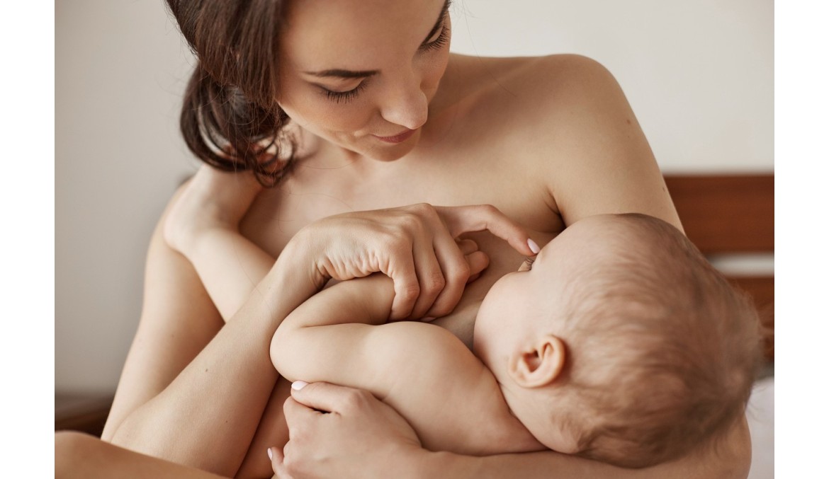 Skin to skin po porodzie. Dlaczego warto go praktykować?